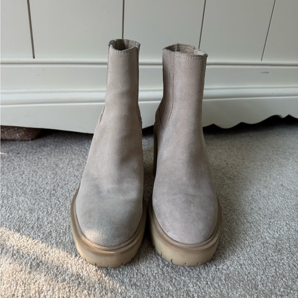 Dolce & Gabbana Cream Heeled Boots - Picture 3 of 5